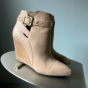 Seychelles‎ wedge booties